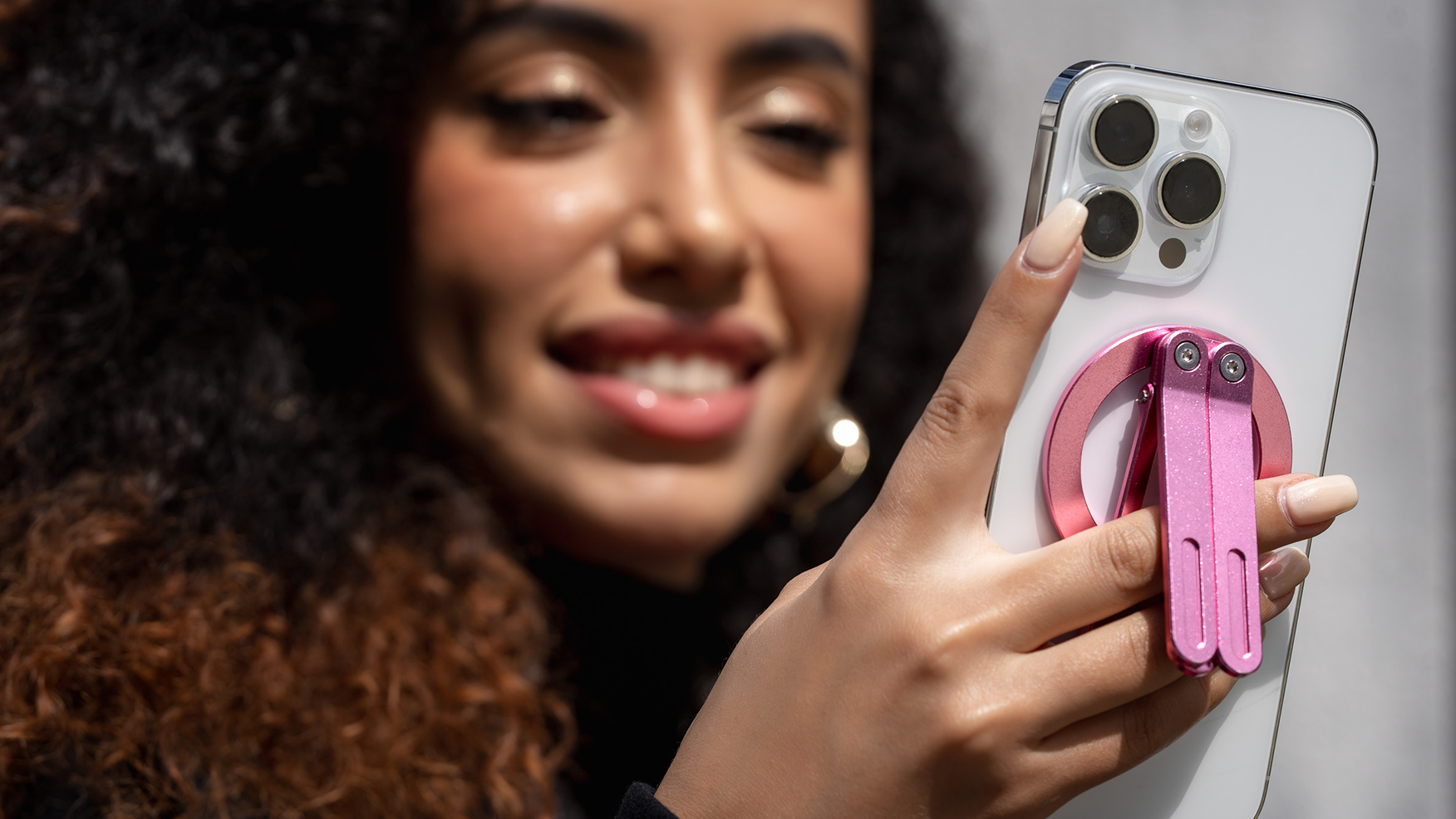 Tech Essentials 2025: Why Creators Need the Lumipia Magnetic Tripod in Their Toolkit