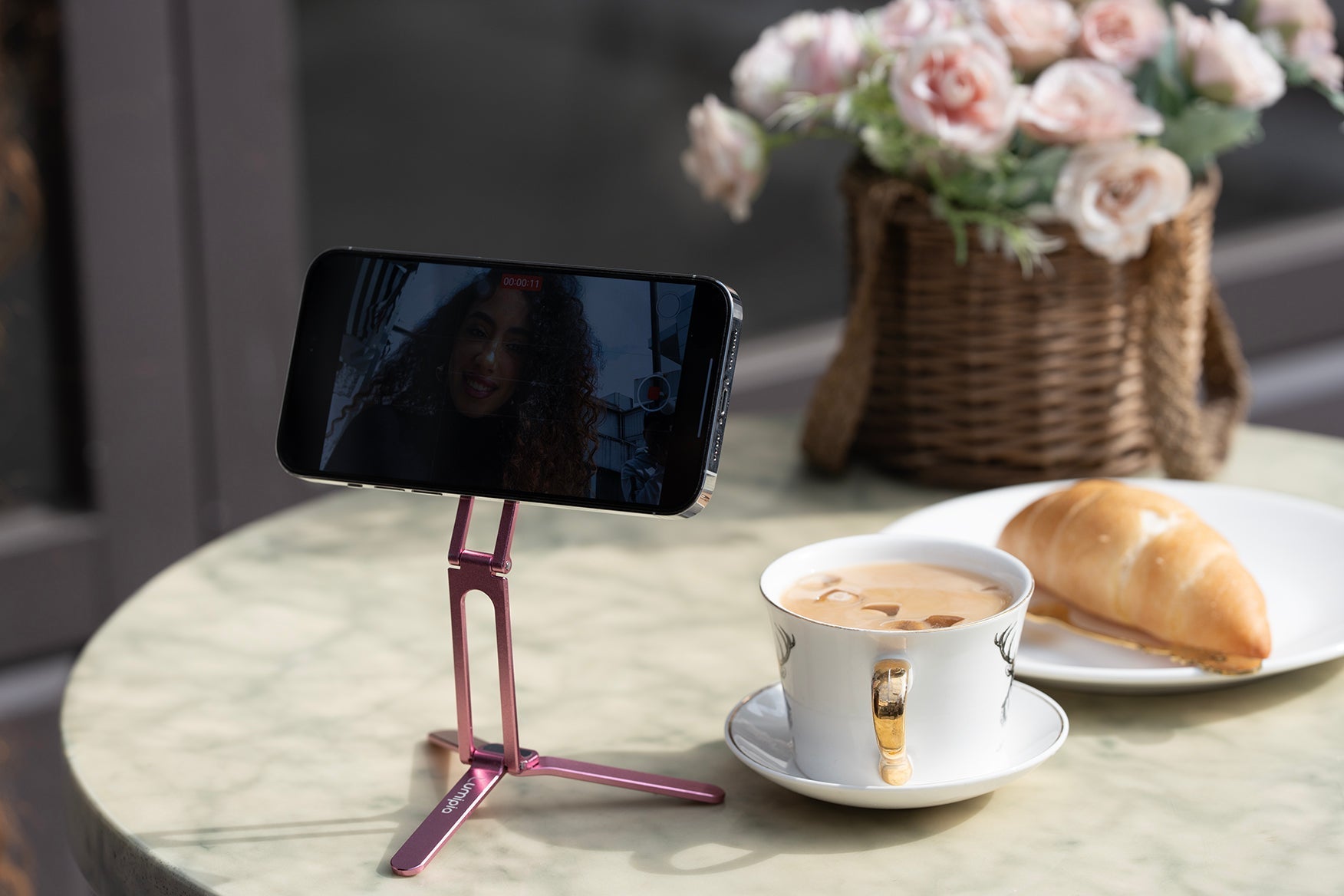 magsafe-phone-tripod-stand